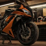 kawasaki moto sportive ZX-10RR, ZX-6R et Ninja 650 dans un garage