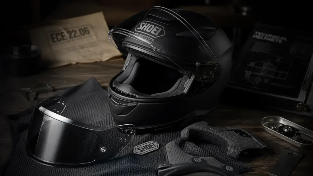 Casque moto Shoei : quel modèle choisir entre route, touring, piste et trail ?