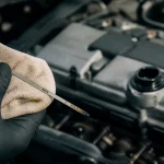 Huile moteur niveau : repère mini maxi sur jauge moteur froid
